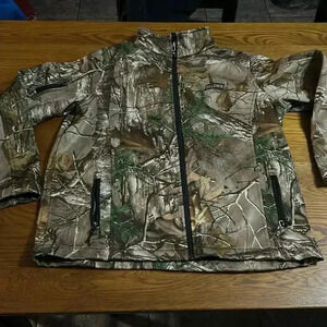 Dunbrooke premium RealTree Xtra branded soft shell camo full zip coat Size Large